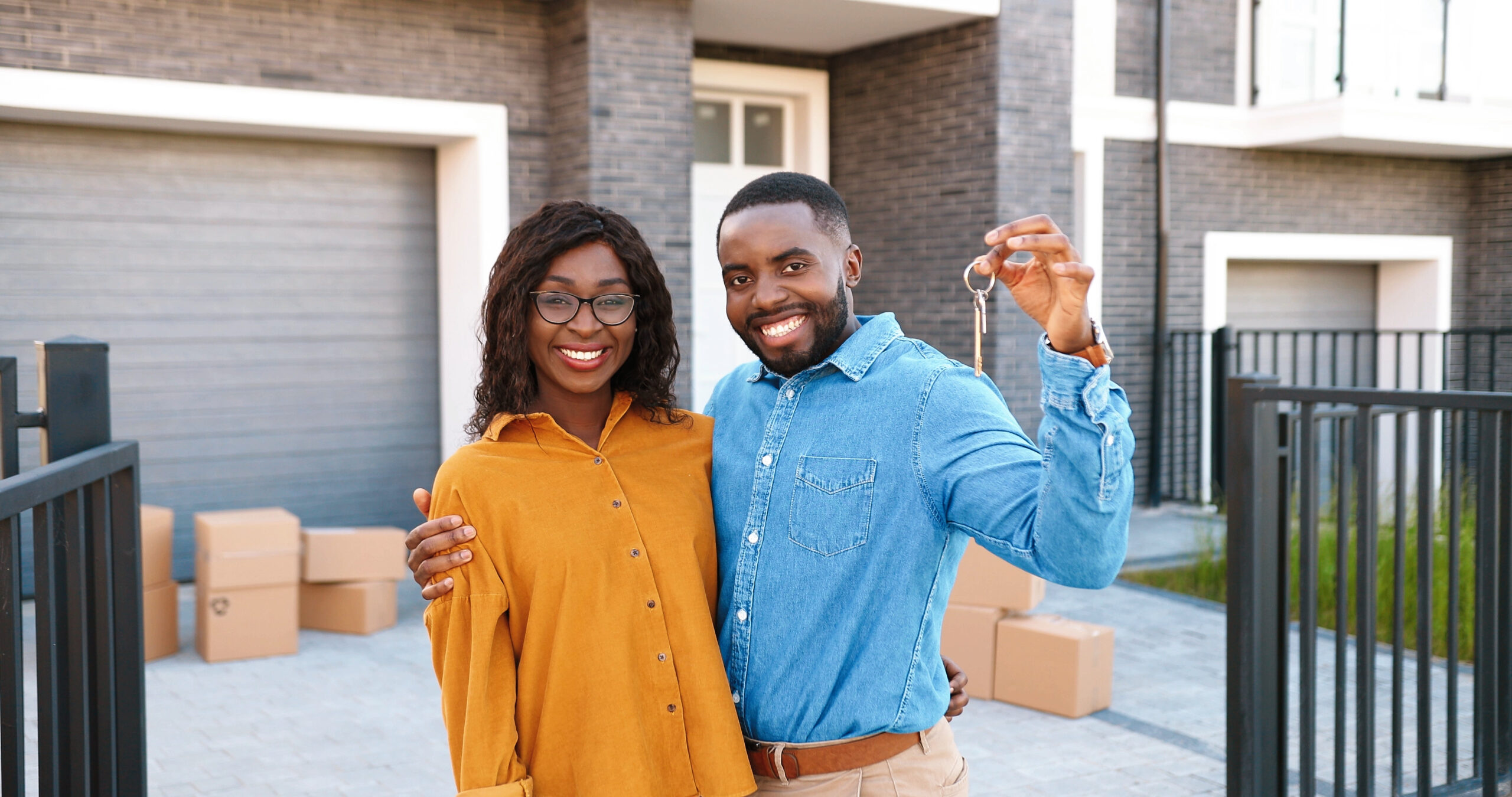 Portrait,Of,Happy,Young,African,American,Man,And,Woman,Smiling